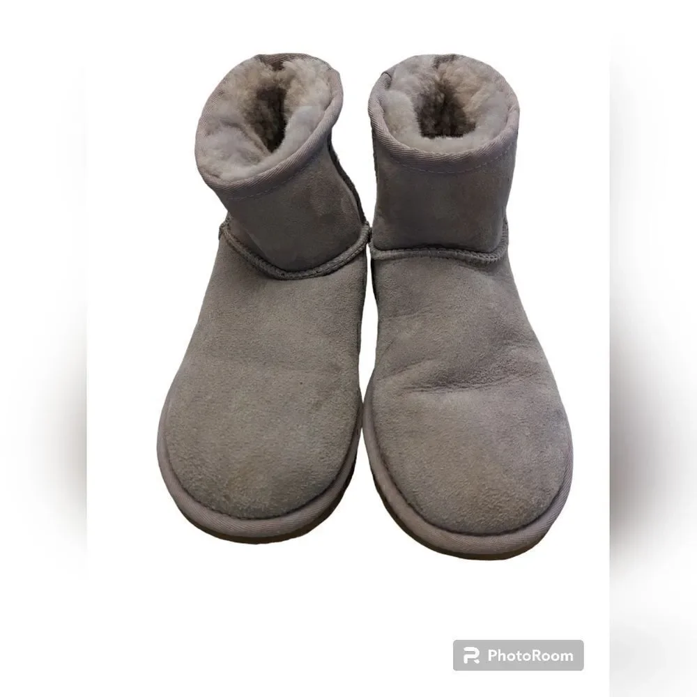 UGG Short Boots II - Lavender Size 6 only worn once